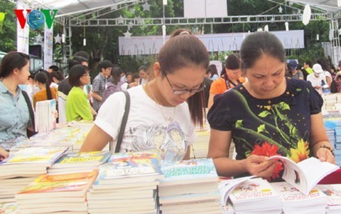 La fête du livre de l’automne 2015, le rendez-vous des bibliophiles - ảnh 3